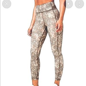LULULEMON *invigorate high-rise tight*, like new!